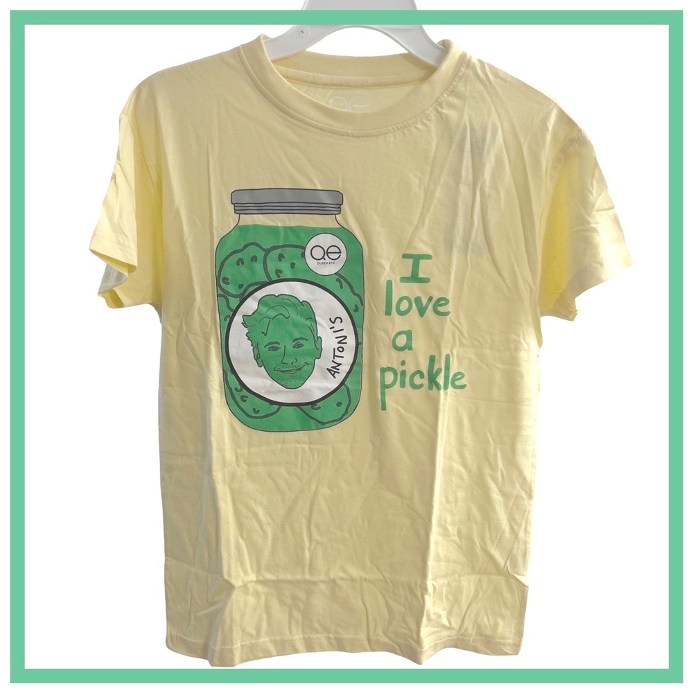 New Queer Eye Antoni Porowski I Love‎ A Pickle Yellow Graphic T-Shirt Sz. XS
